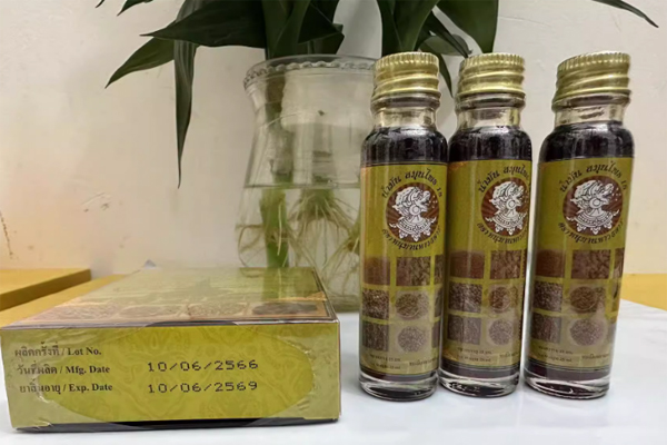 泰国十八籽小神油的功效与用法 泰国十八籽小神油的功效与用法